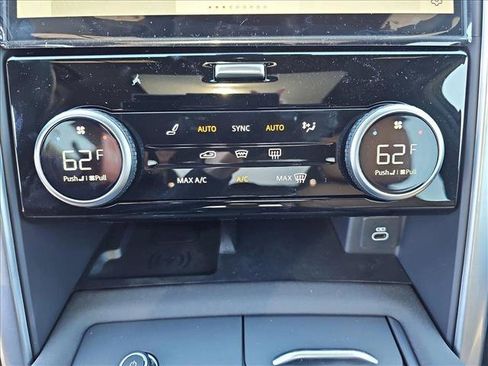 New 2025 Land Rover Discovery Dynamic SE image 22