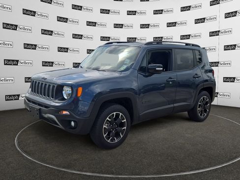Used 2023 Jeep Renegade Latitude AWD/4WD image 2