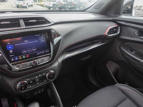 Used 2023 Chevrolet TrailBlazer RS w/ Sun and Liftgate Package image 22