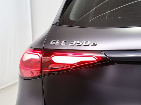 Used 2025 Mercedes-Benz GLC 350e 4MATIC image 11