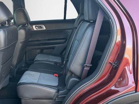 Used 2015 Ford Explorer XLT w/ Equipment Group 202B image 12