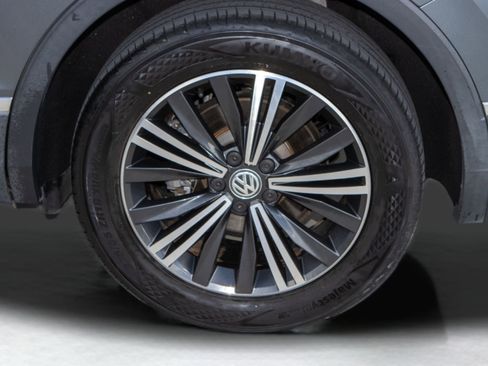 Used 2019 Volkswagen Tiguan SEL image 38