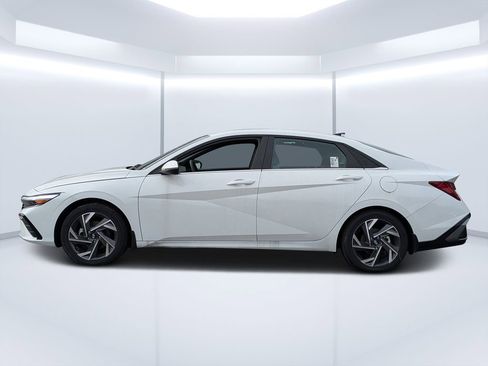 New 2025 Hyundai Elantra Limited FWD image 6