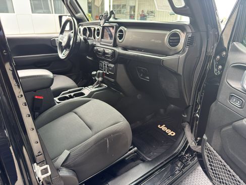 Used 2020 Jeep Wrangler Unlimited Sahara AWD/4WD image 20