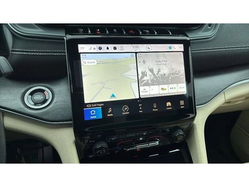 Used 2023 Jeep Grand Cherokee Limited w/ Black Appearance Package image 17