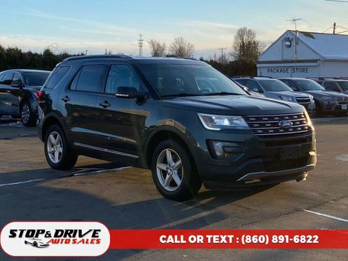 Used 2016 Ford Explorer XLT w/ Class II Trailer Tow Package image 7