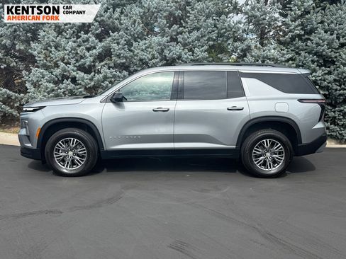 Used 2024 Chevrolet Traverse LT image 4