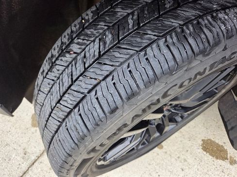 Used 2021 GMC Yukon XL SLT w/ SLT Premium Package image 15