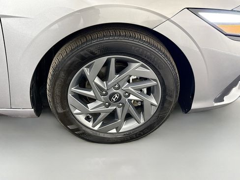 Used 2024 Hyundai Elantra SEL image 32
