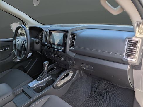 Used 2024 Nissan Frontier SV w/ SV Convenience Package RWD image 15