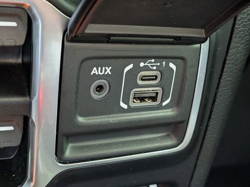 Used 2021 Jeep Wrangler Unlimited Sahara AWD/4WD image 32