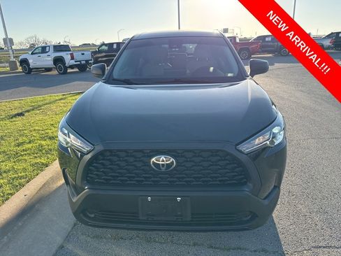 Used 2022 Toyota Corolla Cross L image 2