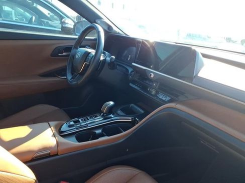 Used 2025 Toyota Crown Signia w/ Advanced Technology Package image 19