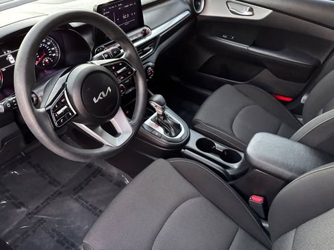 Used 2023 Kia Forte LXS w/ LXS Technology Package image 9