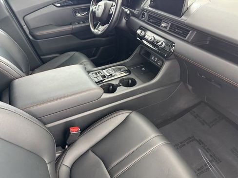 Used 2025 Honda Pilot TrailSport image 29