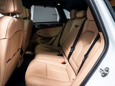 Used 2025 Porsche Macan image 28