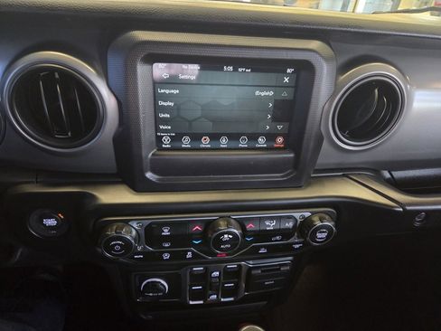 Used 2022 Jeep Wrangler Unlimited Sport image 32