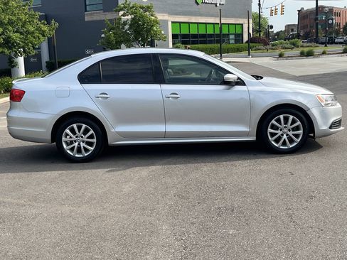 Used 2012 Volkswagen Jetta SE FWD image 6