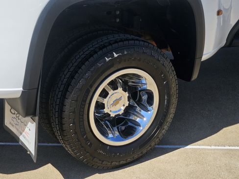 Used 2024 Chevrolet Silverado 3500 LT w/ Convenience Package image 11