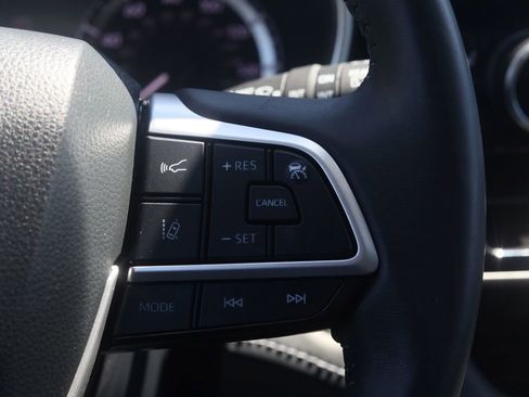 Used 2023 Toyota Highlander XLE AWD/4WD image 21