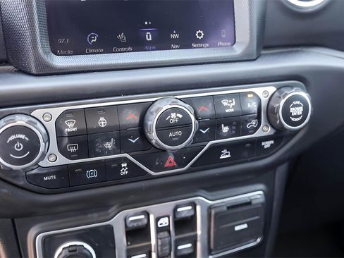 Used 2022 Jeep Wrangler Unlimited Sahara w/ Cold Weather Group image 19