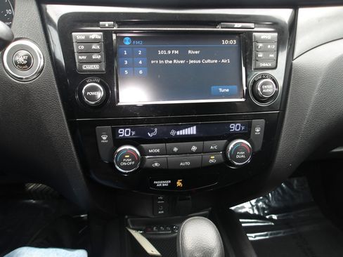 Used 2016 Nissan Rogue SV w/ SV Premium Package image 19