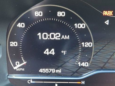 Used 2022 GMC Yukon Denali w/ Denali Premium Package image 10