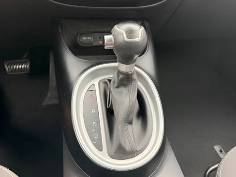 Used 2014 Kia Soul FWD image 16