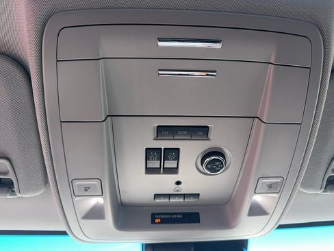 Used 2019 GMC Yukon XL Denali w/ Open Road Package AWD/4WD image 43