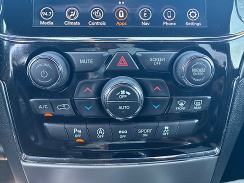 Used 2021 Jeep Grand Cherokee Laredo X AWD/4WD image 26