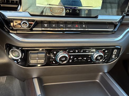 Used 2024 GMC Sierra 2500 SLT w/ SLT Convenience Package image 35