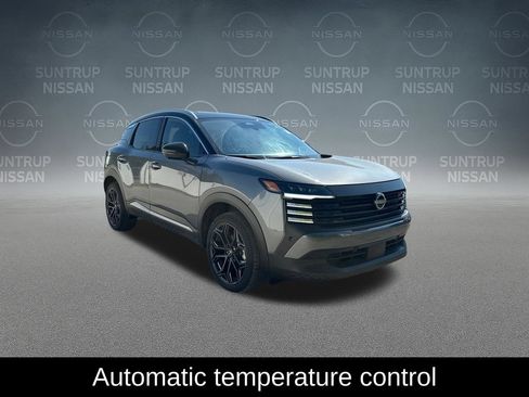 Used 2025 Nissan Kicks SR w/ SR Premium Package AWD/4WD image 10