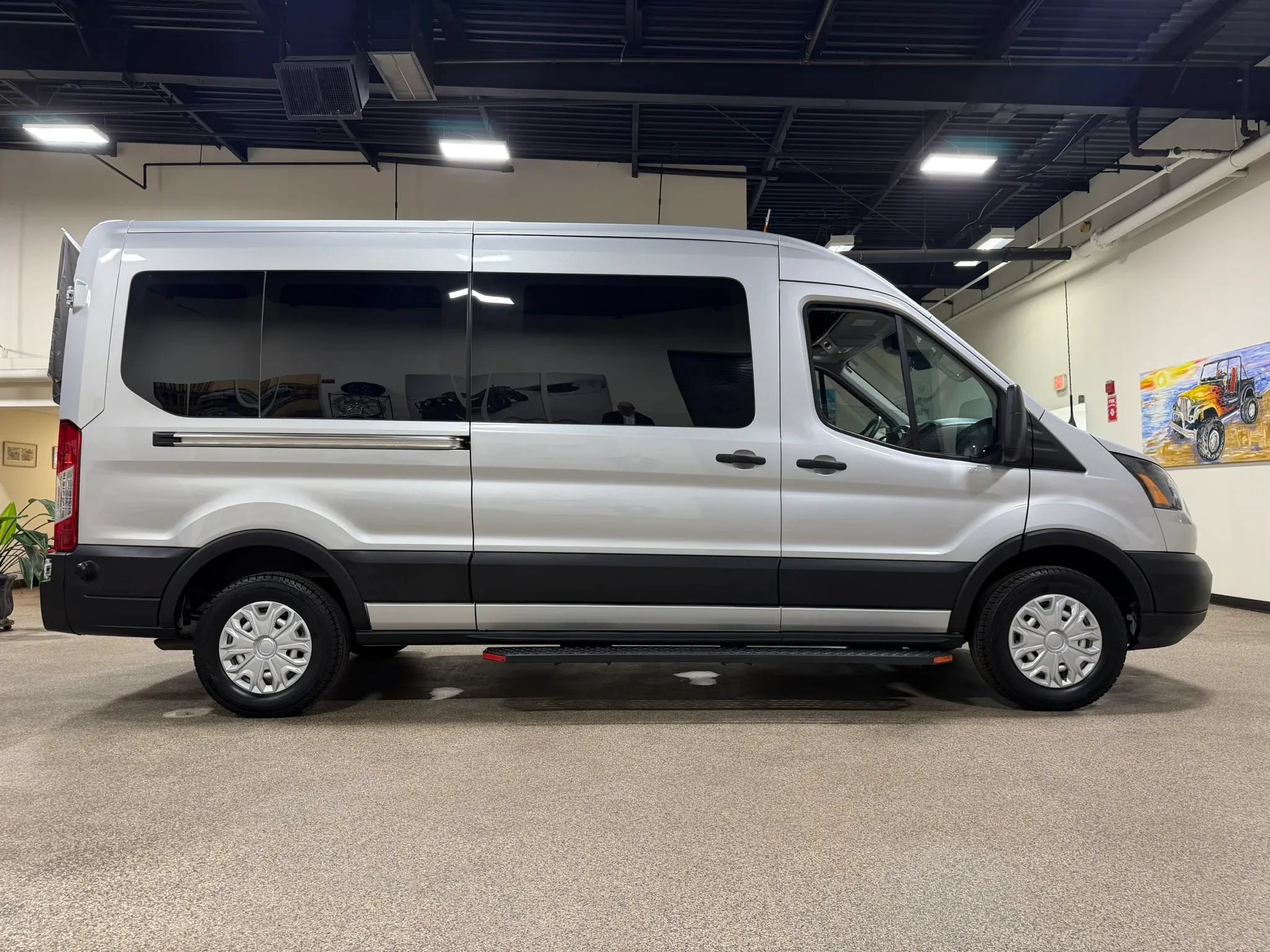 Used 2019 Ford Transit 250 148 Medium Roof RWD image 5