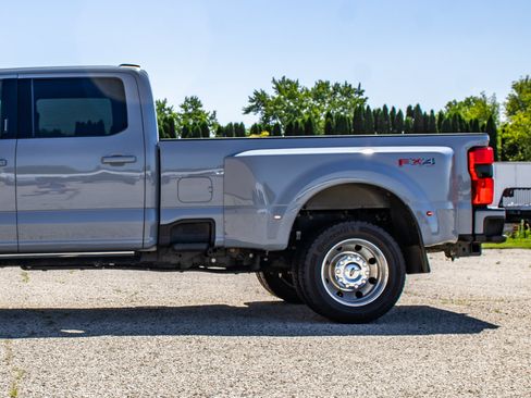 Used 2026 Ford F450 Platinum w/ FX4 Off-Road Package AWD/4WD image 52