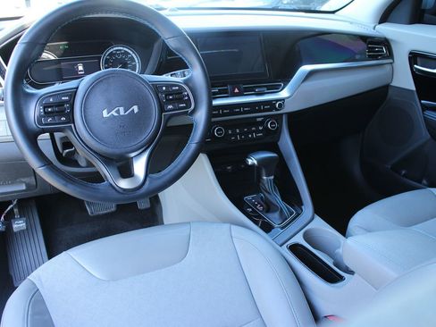 Used 2022 Kia Niro LXS image 21