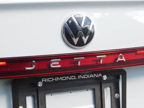 Used 2025 Volkswagen Jetta SE FWD image 34