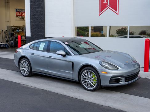 Used 2018 Porsche Panamera 4 image 53