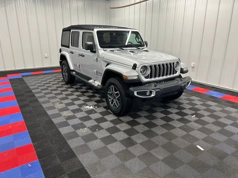Used 2024 Jeep Wrangler Sahara image 20