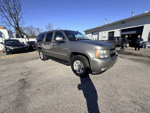 Used 2007 Chevrolet Suburban LT w/ LT Preferred Equipment Group image 6