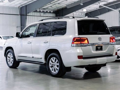 Used 2018 Toyota Land Cruiser image 4