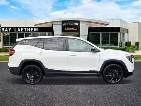 Used 2023 GMC Terrain SLE w/ Driver Convenience Package FWD image 5
