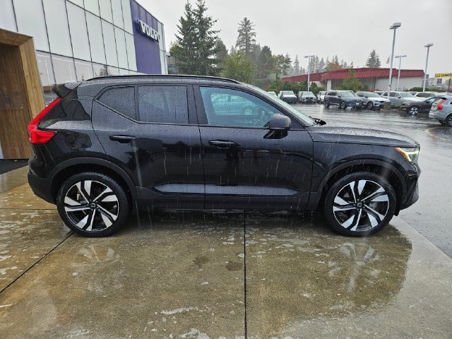 Used 2024 Volvo XC40 B5 Plus w/ Climate Package AWD/4WD image 4
