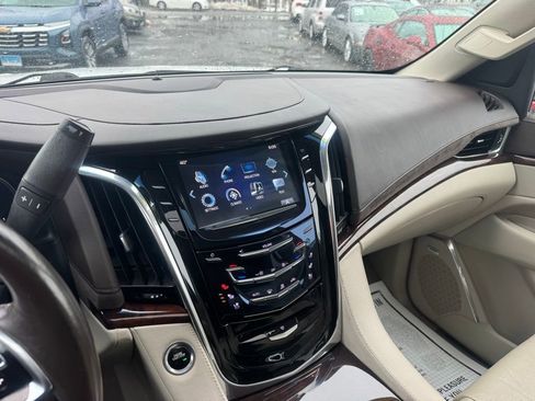 Used 2016 Cadillac Escalade Premium image 25