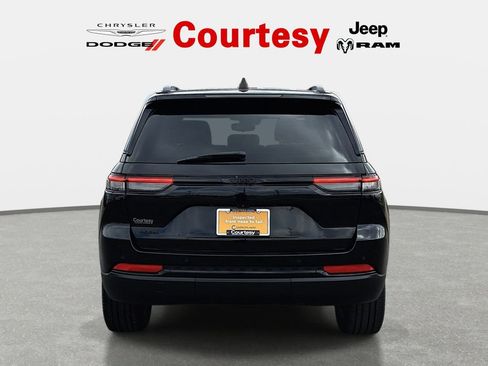 Certified 2023 Jeep Grand Cherokee Altitude image 6
