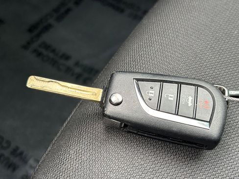 Used 2023 Toyota Corolla LE image 21