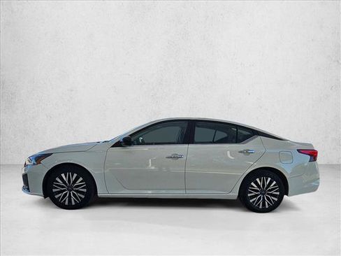 Used 2025 Nissan Altima 2.5 SV FWD image 8