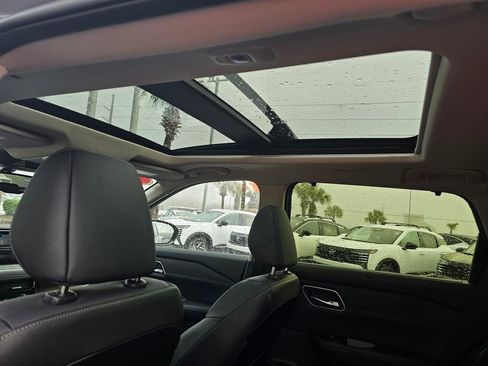 Used 2026 Nissan Rogue Platinum w/ Platinum Premium Package image 16