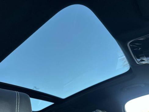 Used 2018 Land Rover Range Rover Velar R-Dynamic HSE image 26