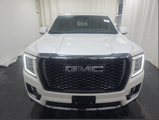Used 2023 GMC Yukon Denali Ultimate w/ LPO, Floor Liner Package AWD/4WD image 1