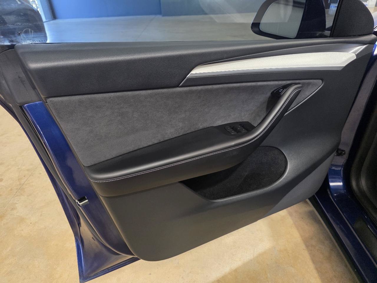 Used 2023 Tesla Model Y Performance AWD/4WD image 13